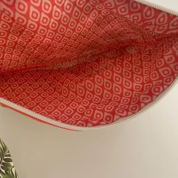 New Makeup Bag With Sunglasses Holder - Picture 4 of 8